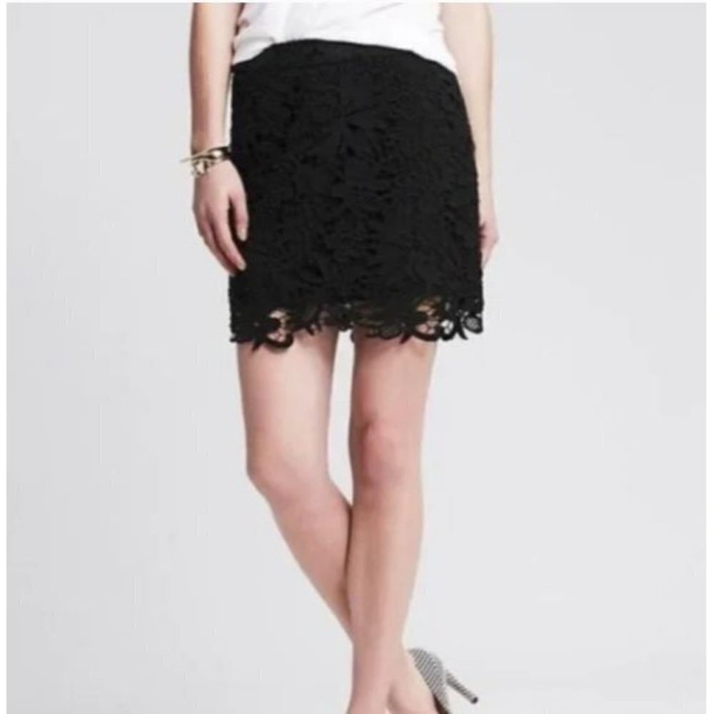 Banana Republic Floral Crochet Lace Skirt Mini Petite Back Zip Solid 2 Womens